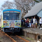 観光客で賑わう中松駅［ONE PIECE列車・南阿蘇鉄道］